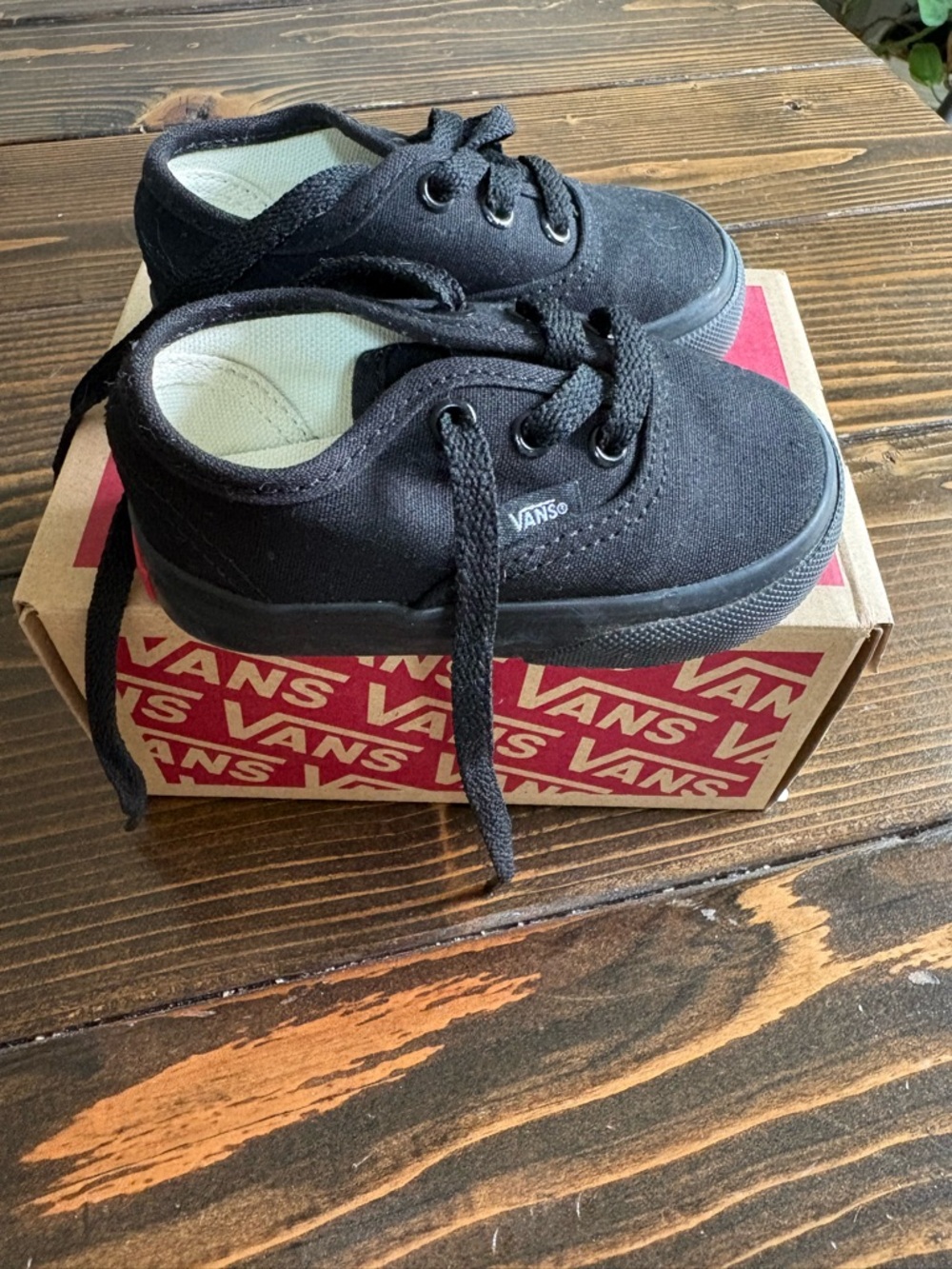 Vans baby Classic Canvas Low-Top Sneakers - Black (size 4 toddler)